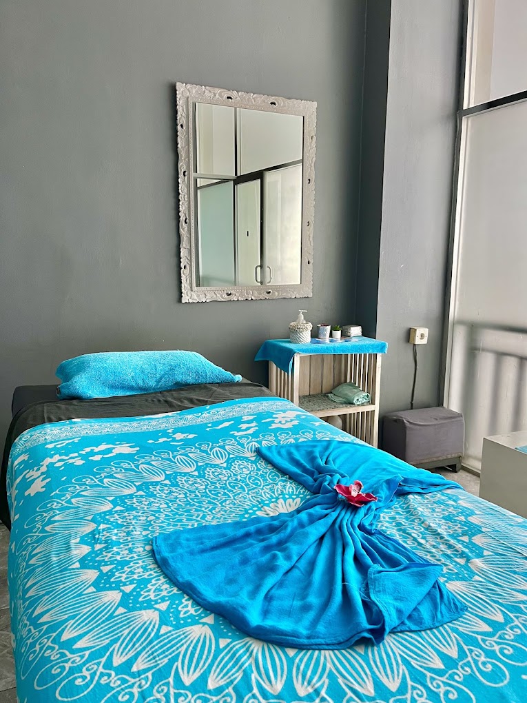 Balinese massage in Seminyak at Deanna Spa and Cafe